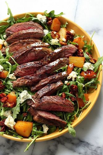 Arugula skirt steak salad with caramelized pears, pecans and gorgonzola