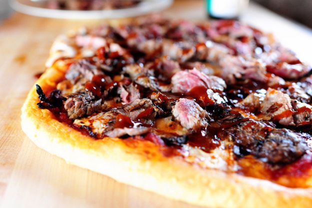 Steakhouse pizza