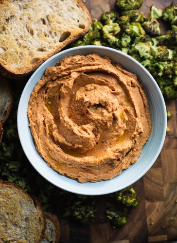 Sun-dried tomato hummus