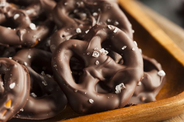 Sweet & salty chocolate covered pretzels