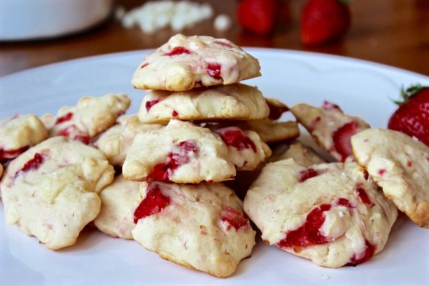 White chocolate strawberry cookies