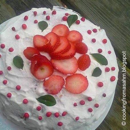 Strawberry N Cream Cake