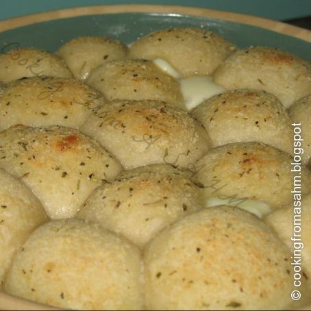 Mozzarella Stuffed Garlic Rolls