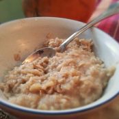 Apple Pie Breakfast Oatmeal