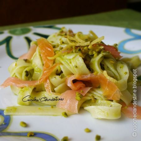 Fettuccine with peas cream and pistachios