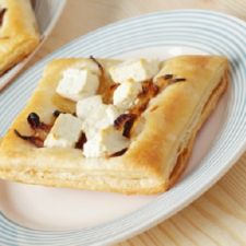 Filo Pastry Parcels with Scallops and Feta