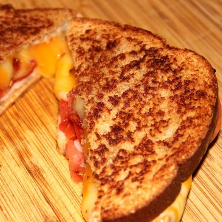 Bacon & Tomato Grilled Cheese Sandwich