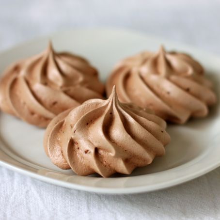 10 Calorie Cocoa Meringue Kisses