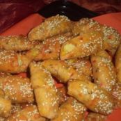 CORNULETE APERITIV CU PASTA DE ARDEI SI BRANZA