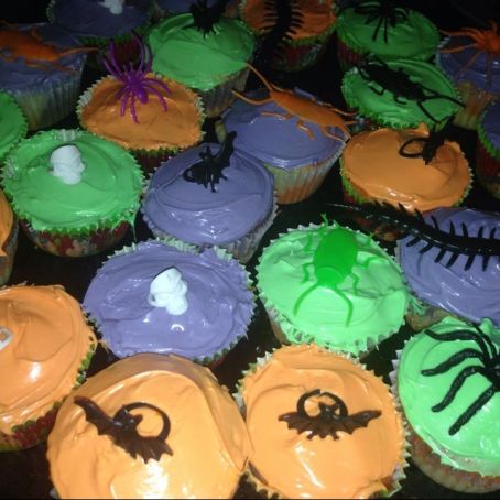 Creep Crawly Cupcakes