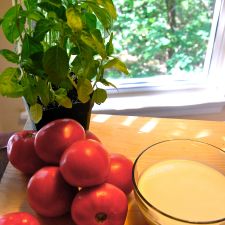 Bright and Creamy Tomato Basil Soup