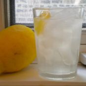 Homemade Lemonade Easy-Peasy Lemon Squeezy!