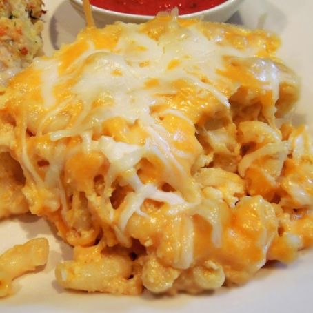 Slow Cooked Triple Cheddar Mac & Cheese