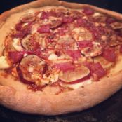 Spicy Fig, Goat Cheese, and Bacon Pizza