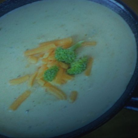 CHEESY BROCCOLI SOUP