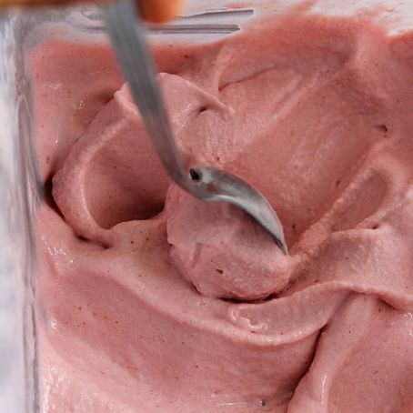 5 Minutes Homade Strawberry Ice Cream