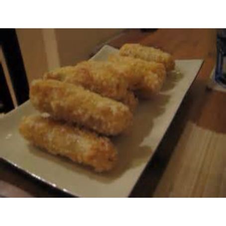 Savories-  Thai style spring rolls with sweet chilli mayo