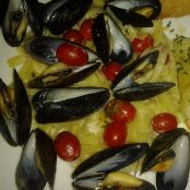 Garlic Butter Linguini w/ Mussels & Cherry Tomatoes