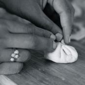 Momos with chili dipping sauce - Step 3