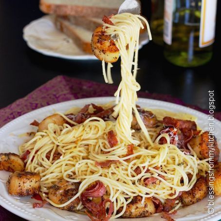 Spicy spaghetti with seared scallops and salami