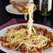 Spicy spaghetti with seared scallops and salami