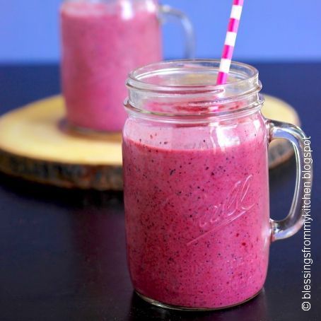 Mixed berry coconut chia smoothie