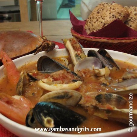 Cioppino (Hearty Seafood Stew)