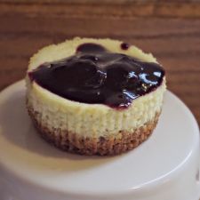 Quick and easy mini Cheesecakes with Blueberry toping