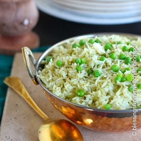 Recipe for ONE-PAN green pea pilaf!