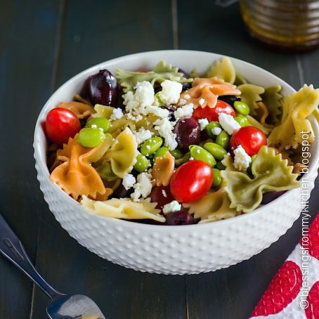 Farfalle salad with edamame, tomatoes and feta
