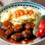 Chiftelute marinate cu piure &ndash; Marinated meatballs with mashed potatoes