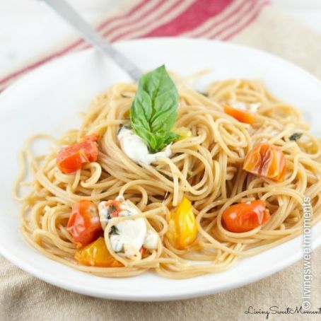 One Pot Caprese Pasta