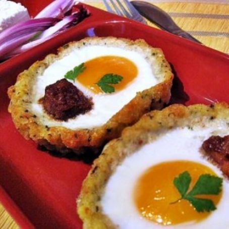 Oua ochiuri in cuib de cartofi cu cascaval