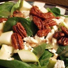 Spinach Salad with pecan and cranberries