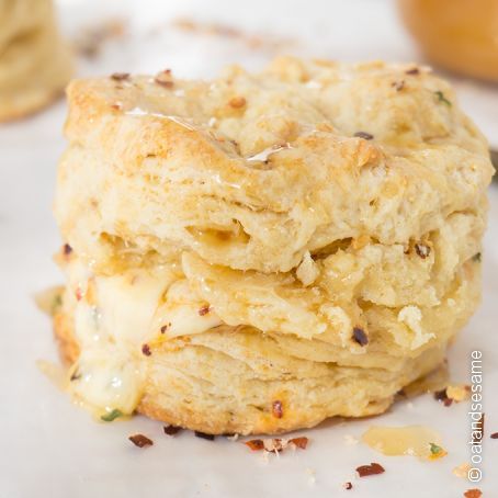 Spicy Sriracha Buttermilk Biscuits