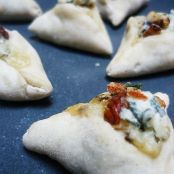 Cheese, Spinach and Dried Fruit Purses