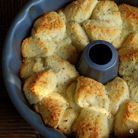 Meg's Garlic and Parmesan Pull Apart Bread