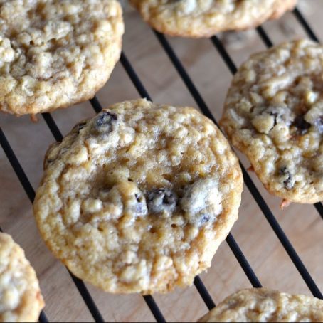 Chewy Chocolate Chip Oatmeal Cookies