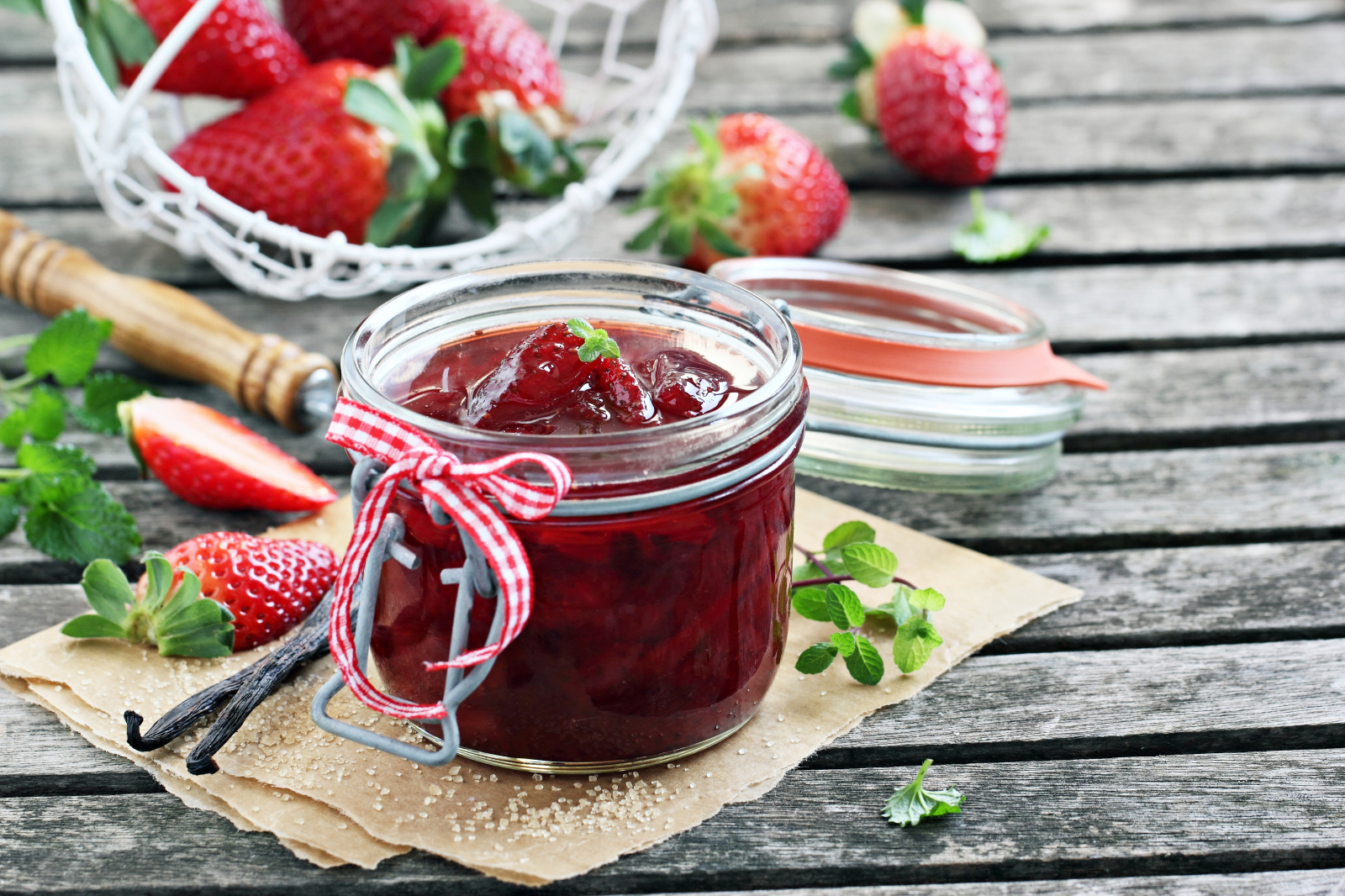 Here's the Easiest Way to Make Sugar-Free Jam from Scratch